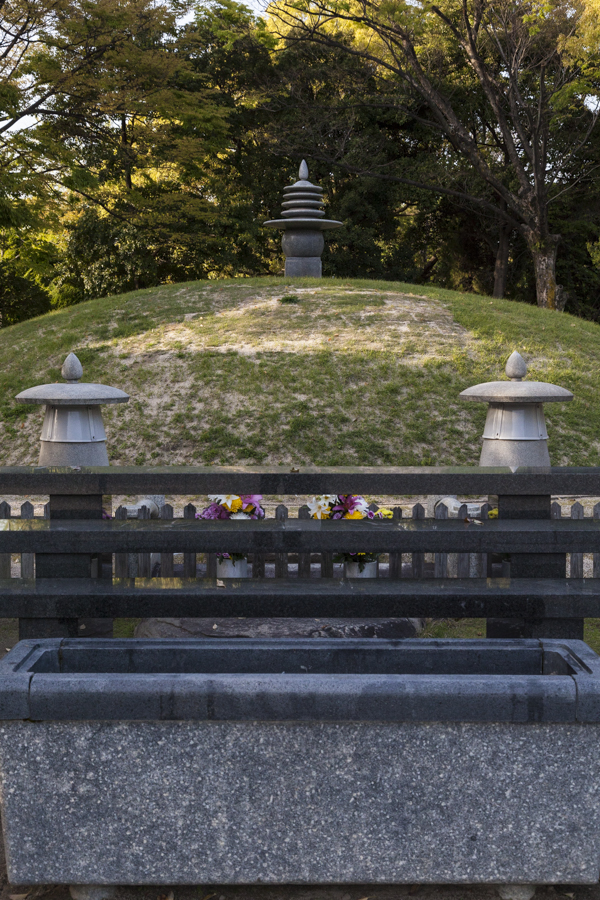 Memorial Mound - pic 1