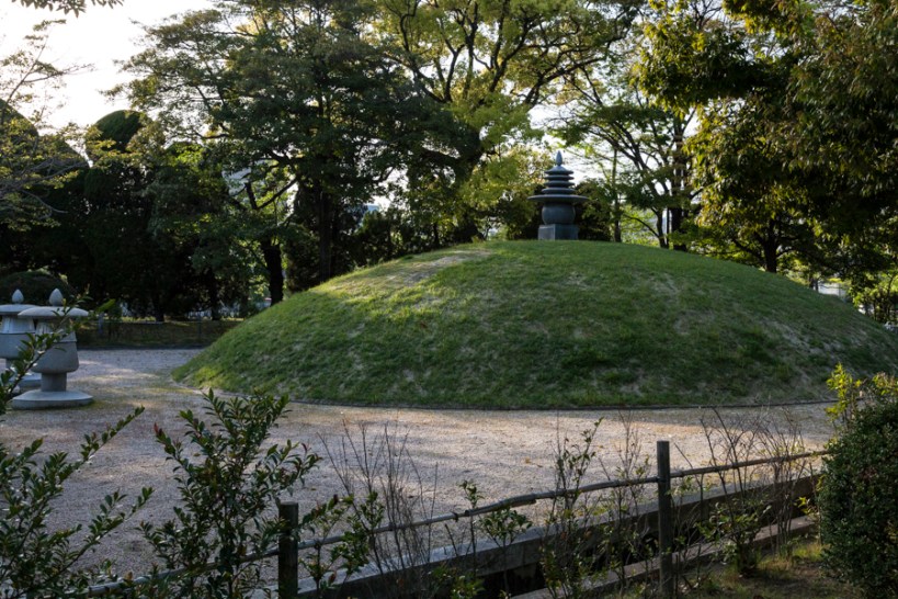 Memorial Mound - pic 2